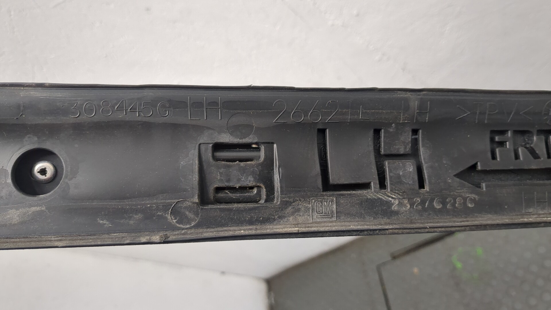 Рейлинг (релинг) левый (планка на крышу)