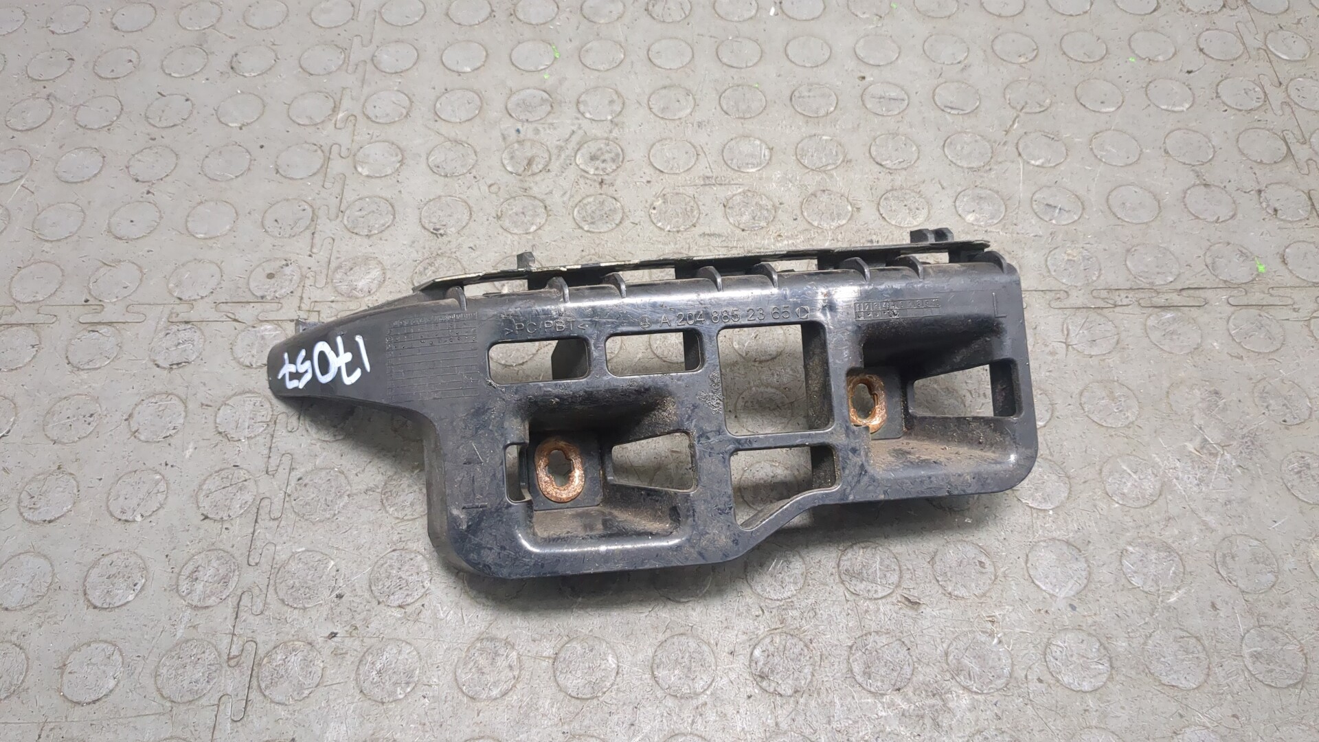 Кронштейн заднего бампера левый