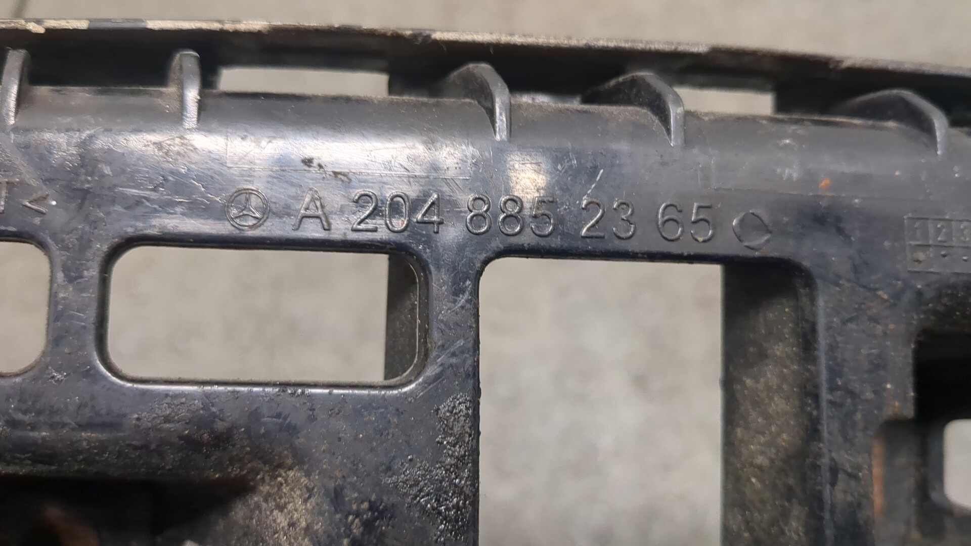 Кронштейн заднего бампера левый