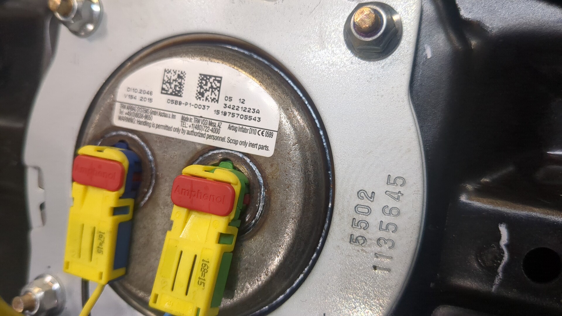 Подушка безопасности в рулевое колесо