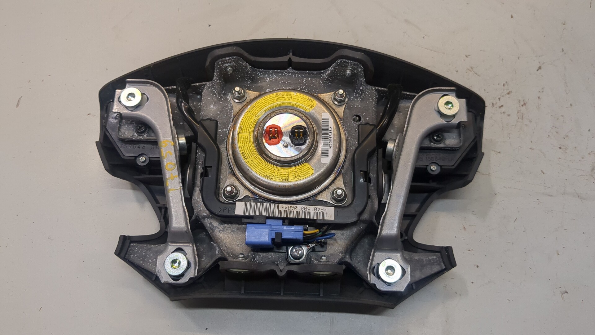 Подушка безопасности в рулевое колесо