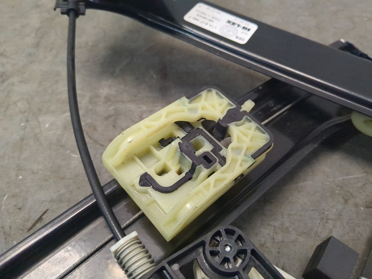 Стеклоподъемник электр. передний правый