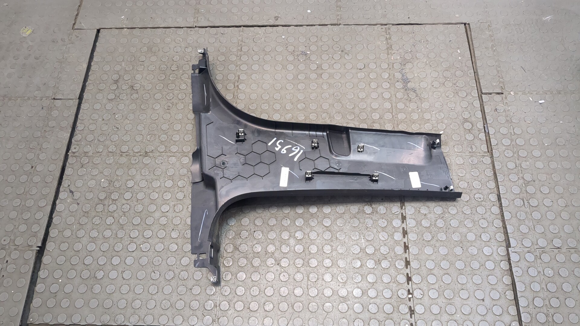 Обшивка стойки