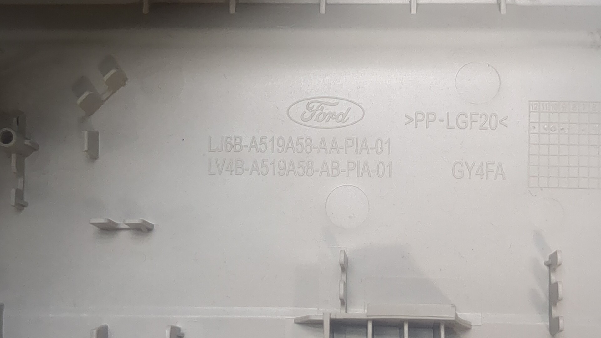 Плафон салонный