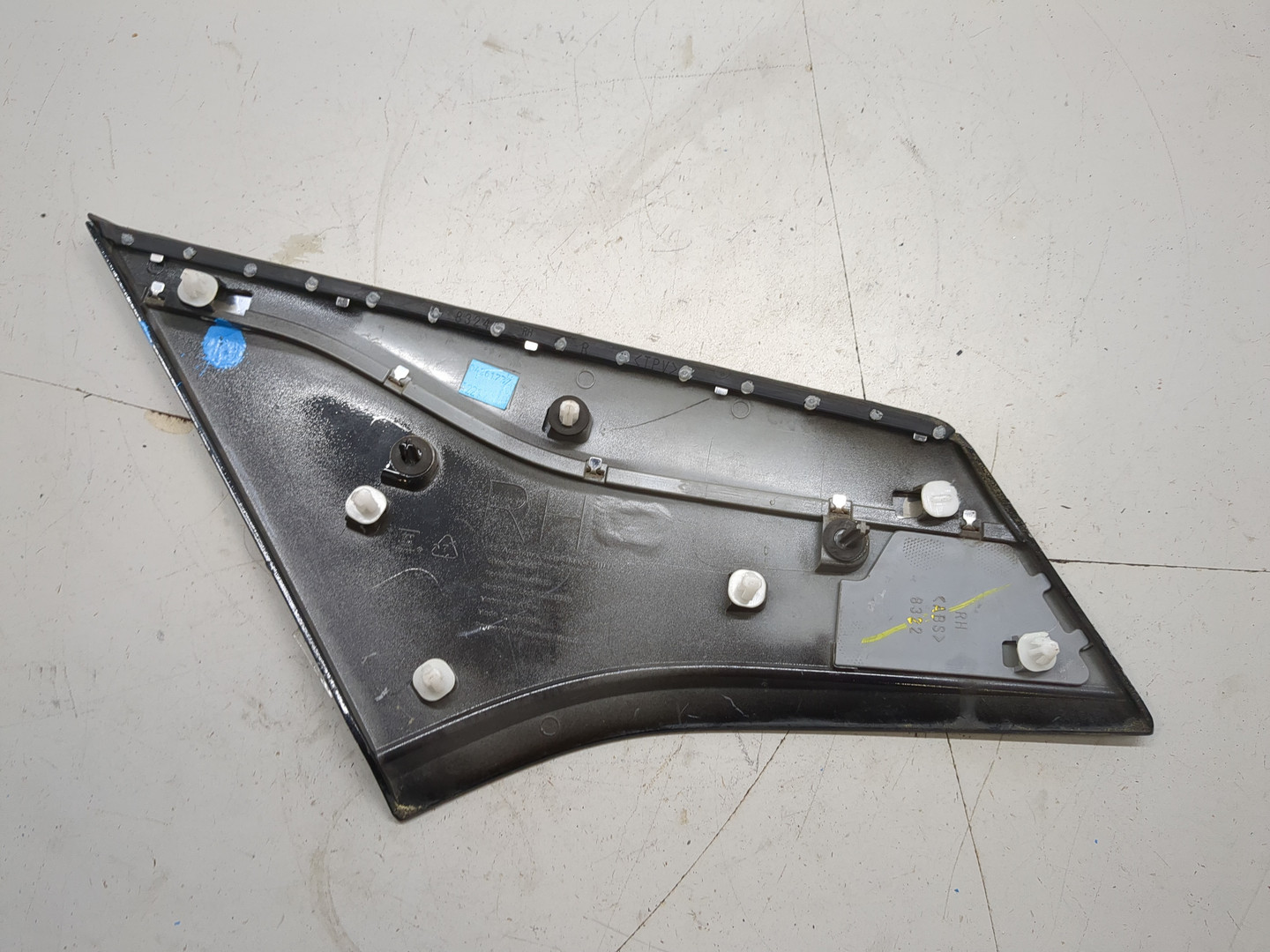 Молдинг заднего крыла правого