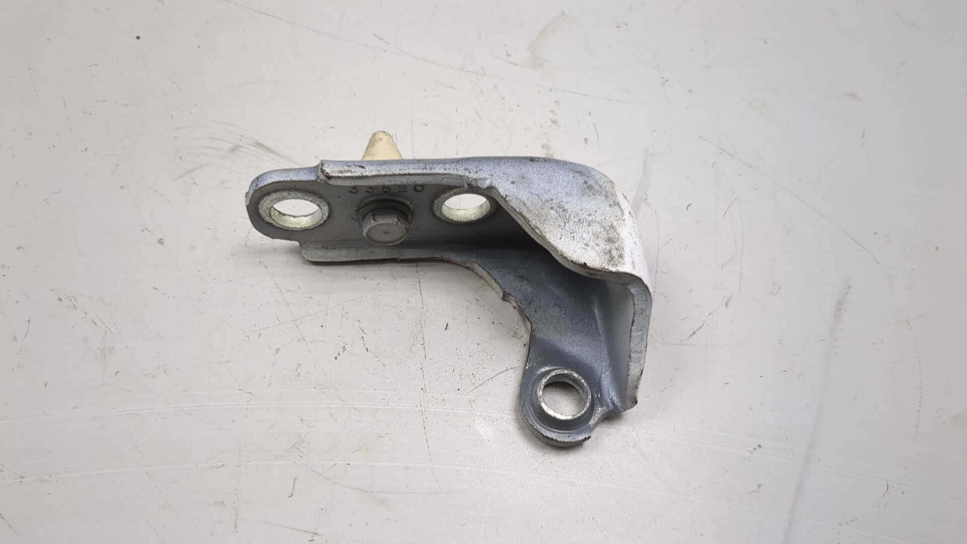 Петля двери