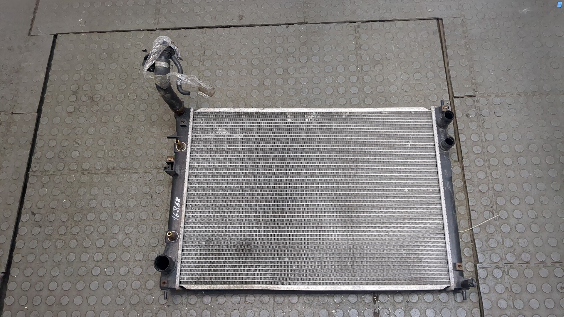 Радиатор охлаждения двигателя основной