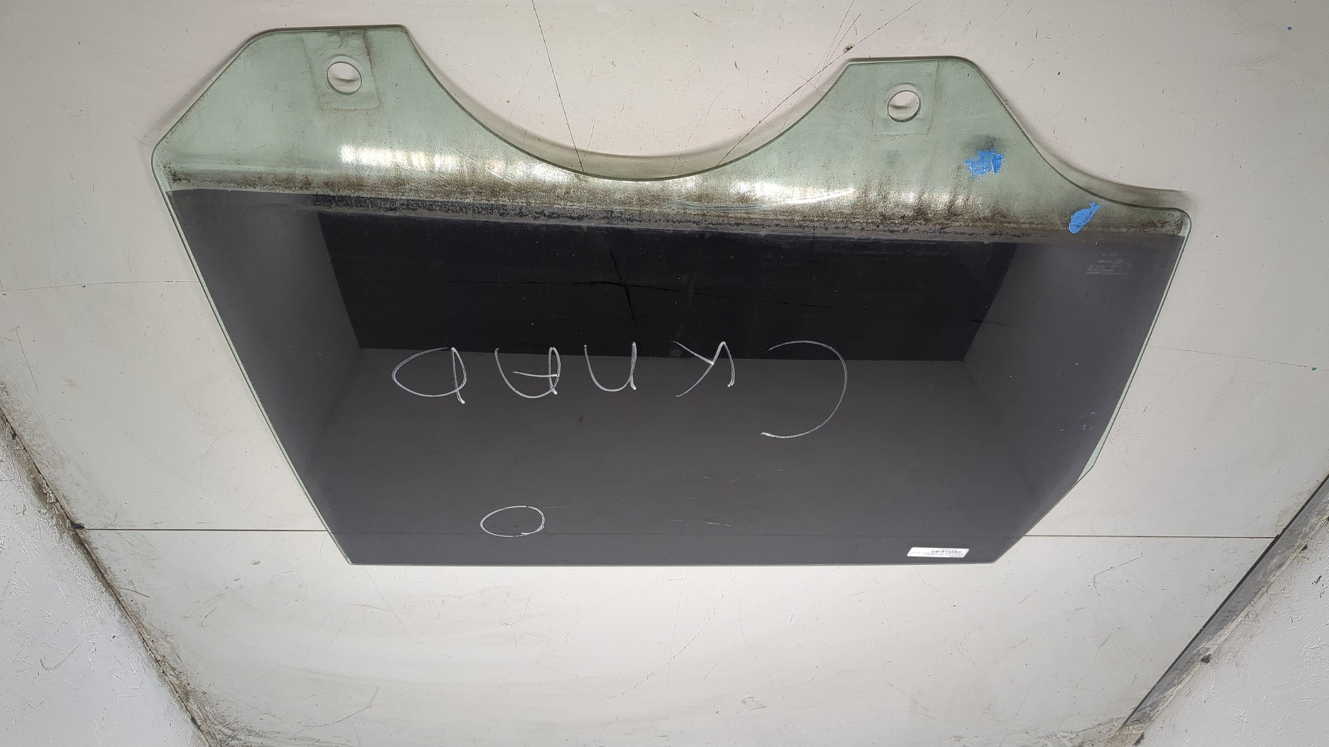 Стекло двери задней правой