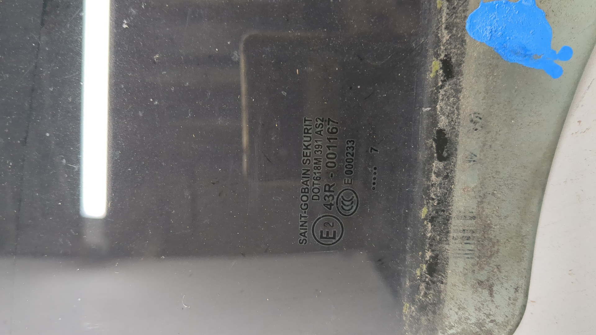 Стекло двери задней правой