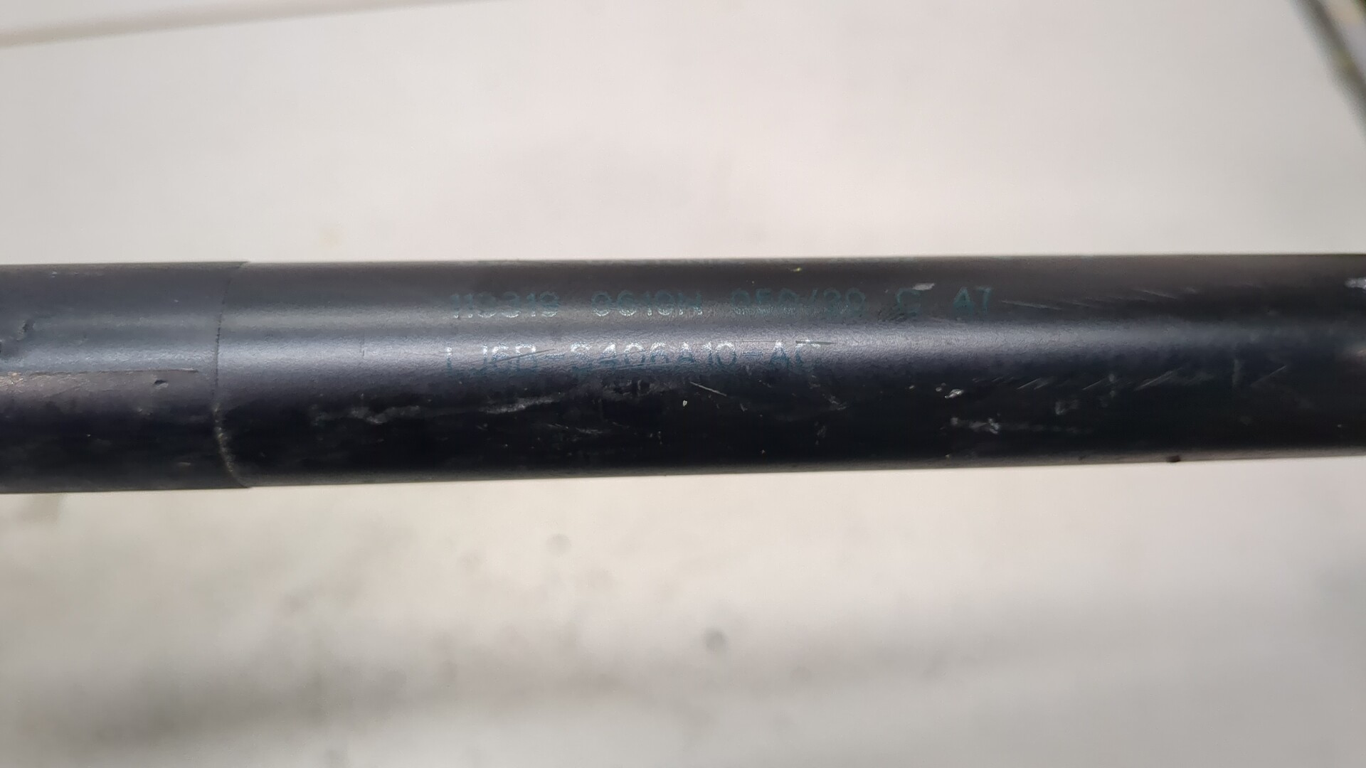 Амортизатор крышки багажника