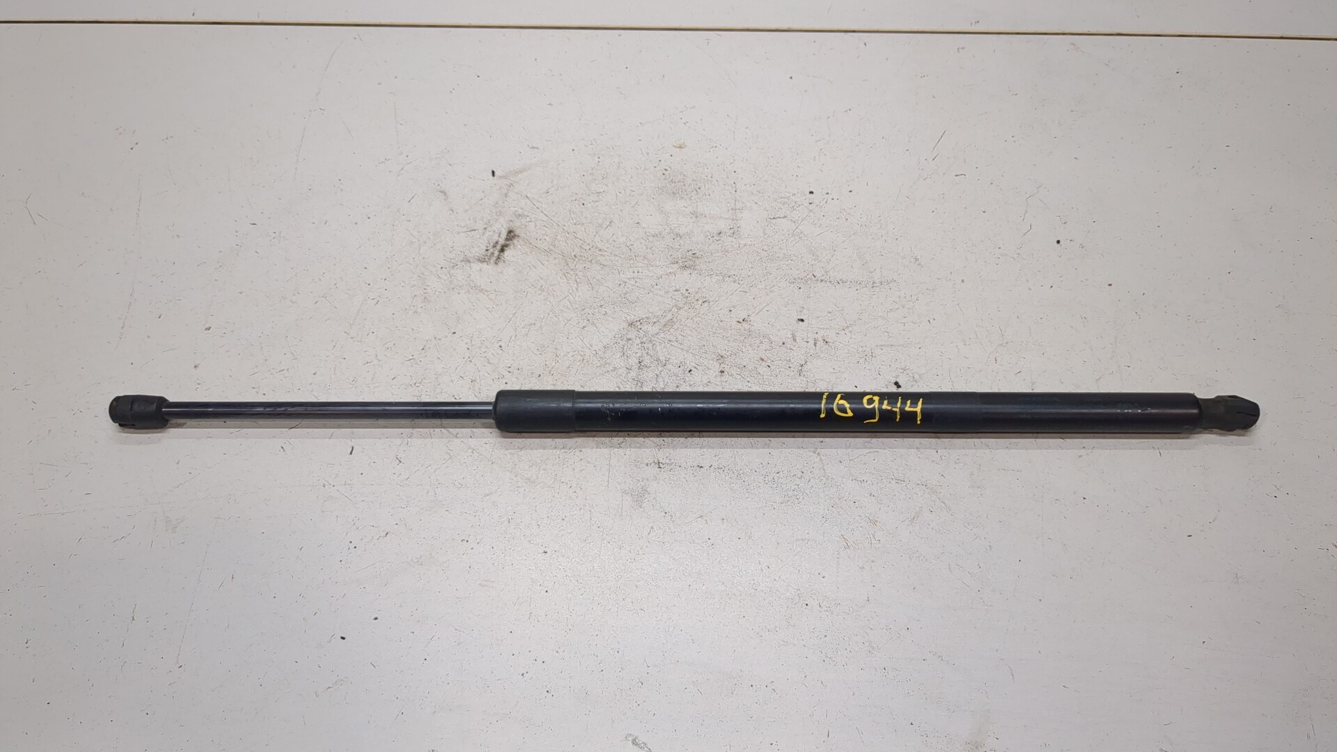 Амортизатор крышки багажника