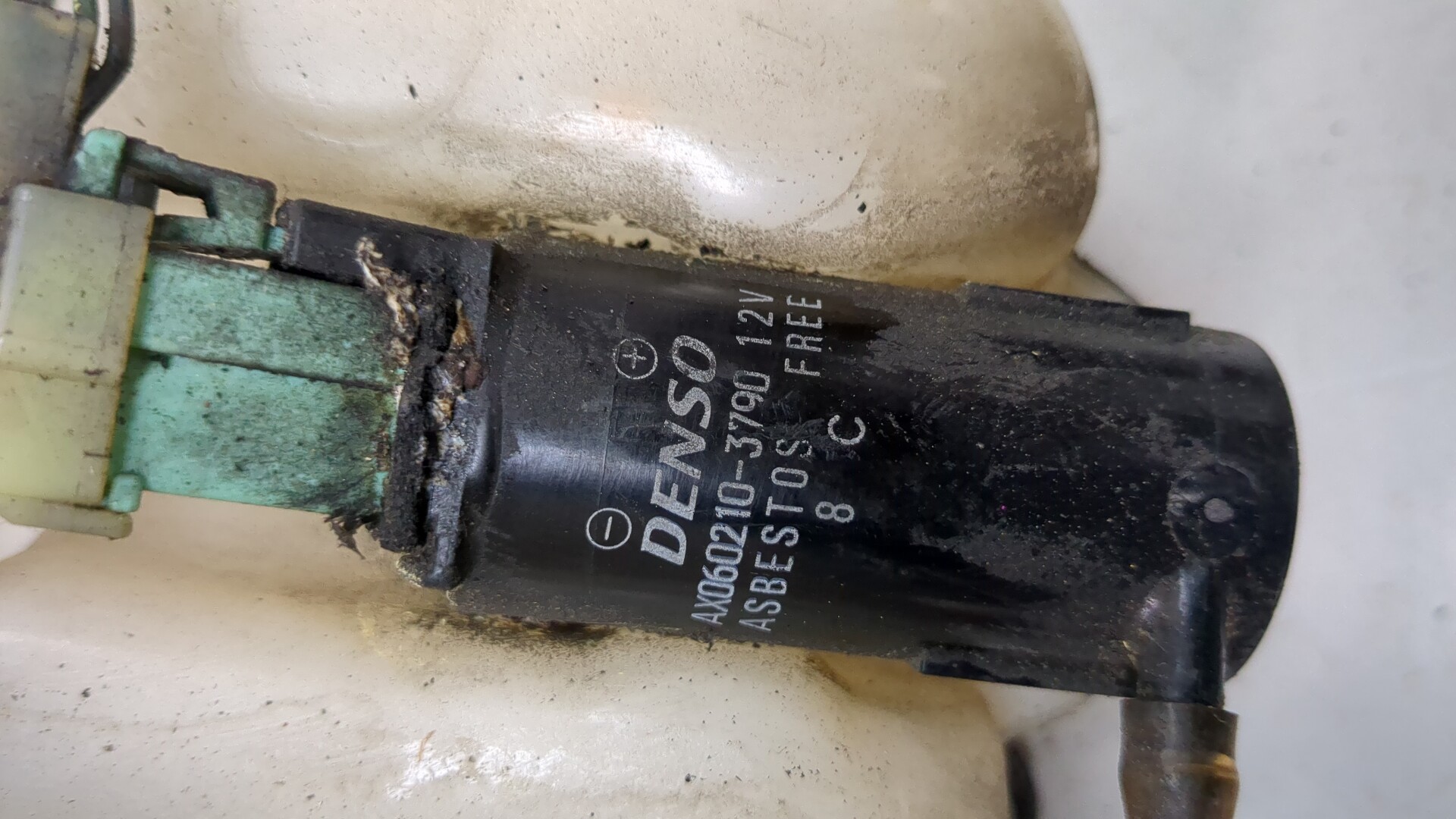 Бачок омывателя лобового стекла