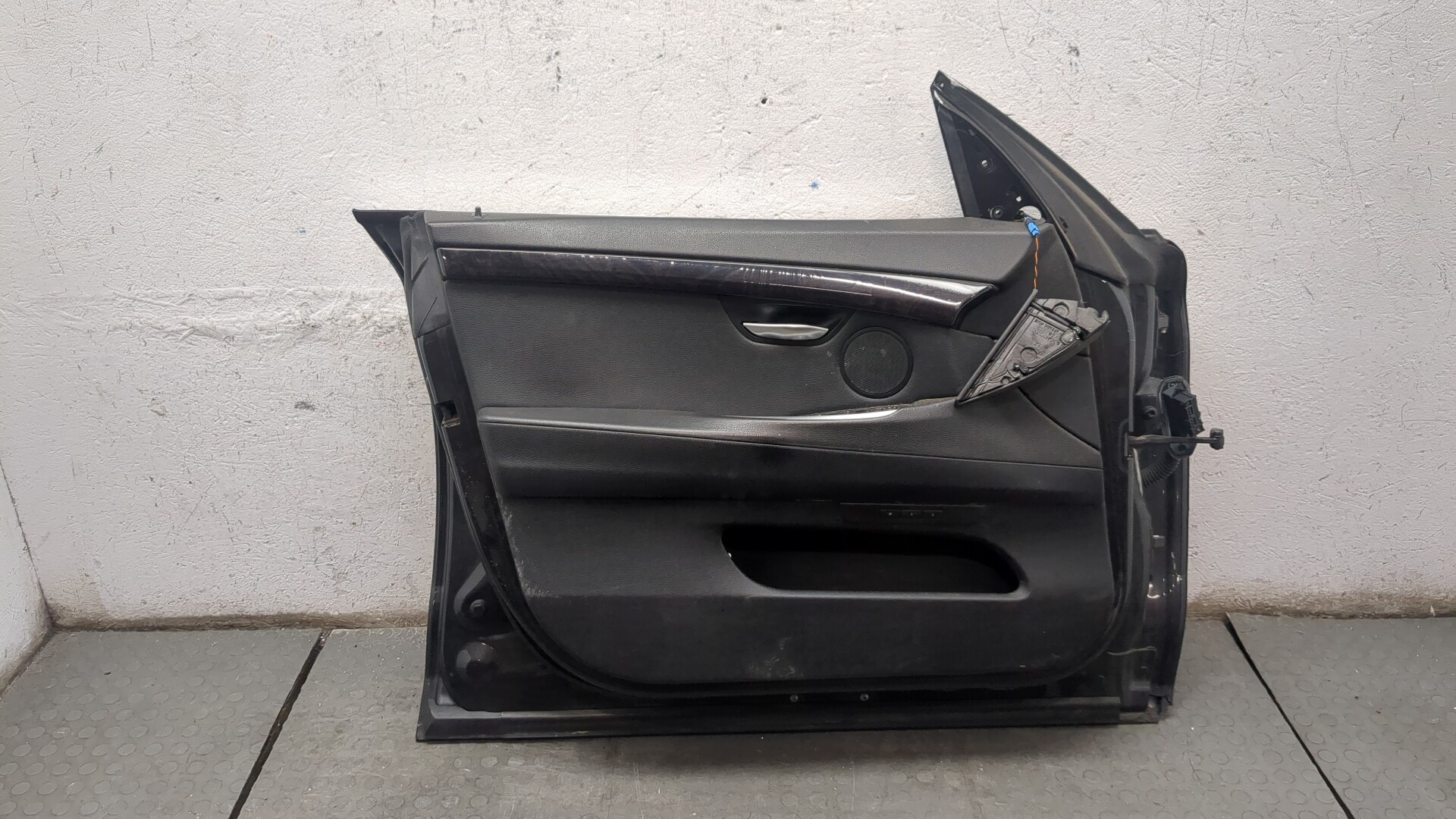 Дверь передняя левая