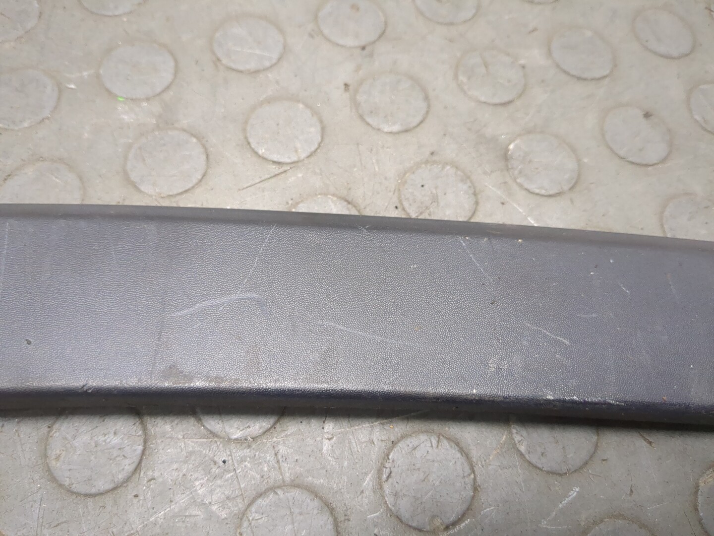 Молдинг заднего крыла правого