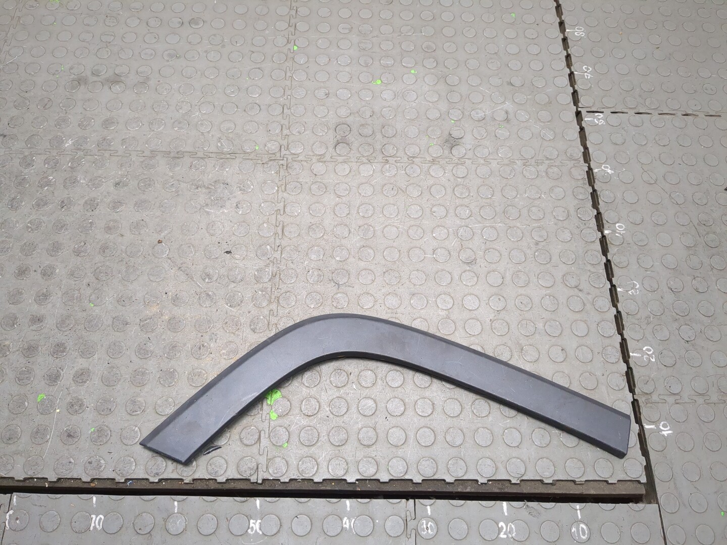 Молдинг заднего крыла правого