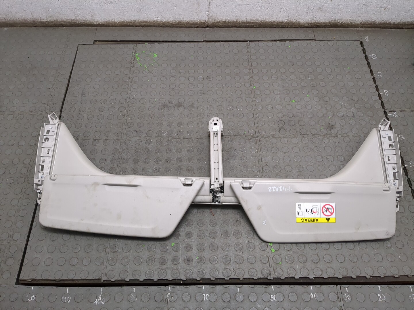 Козырек солнцезащитный