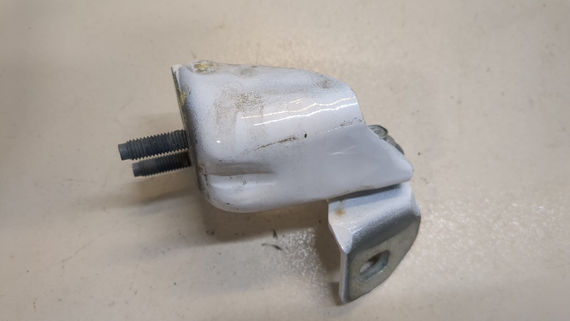 Петля двери