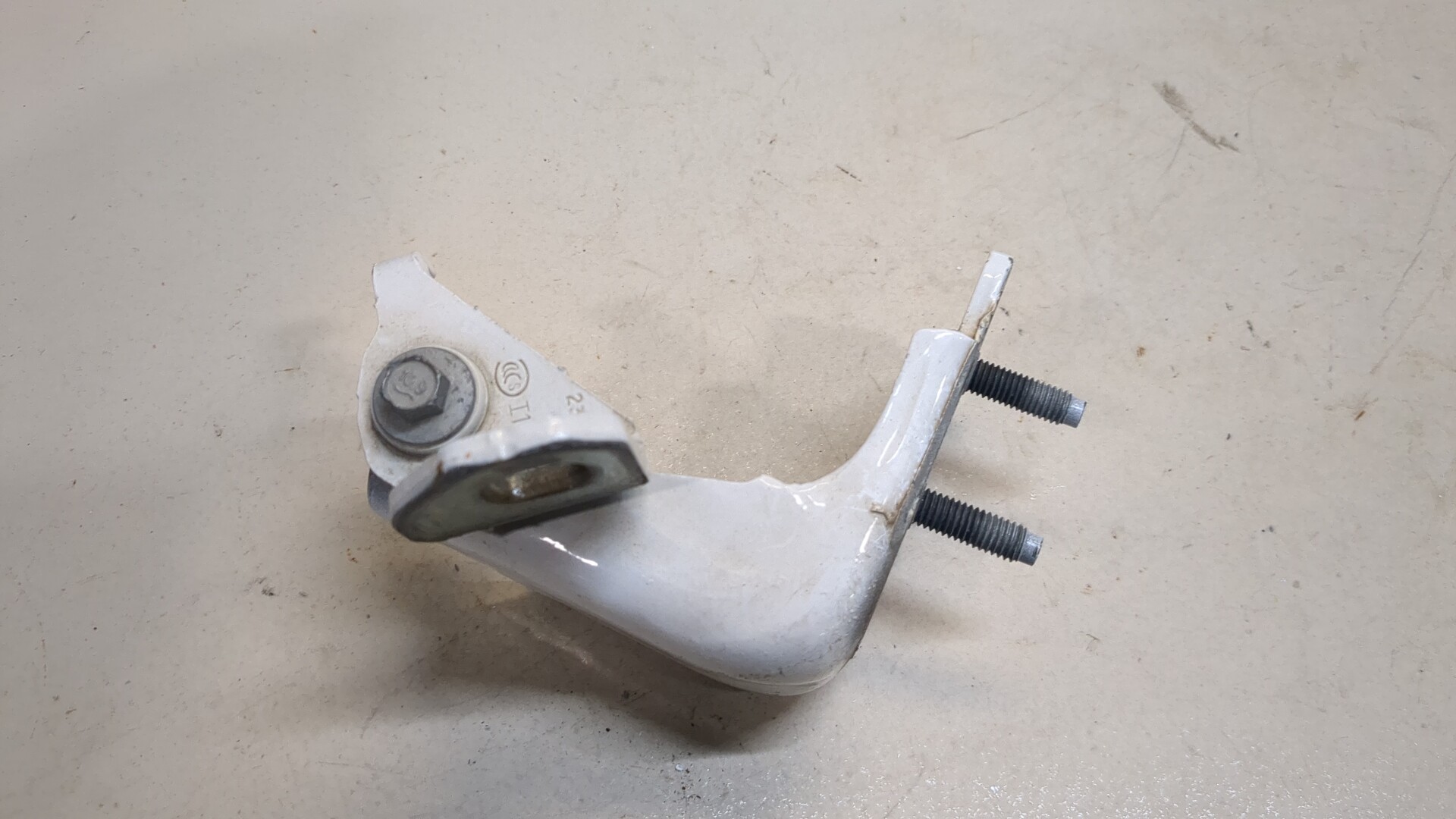 Петля двери