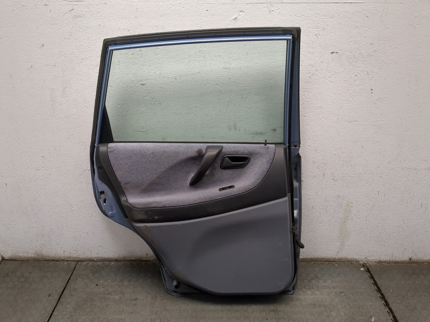 Дверь задняя левая