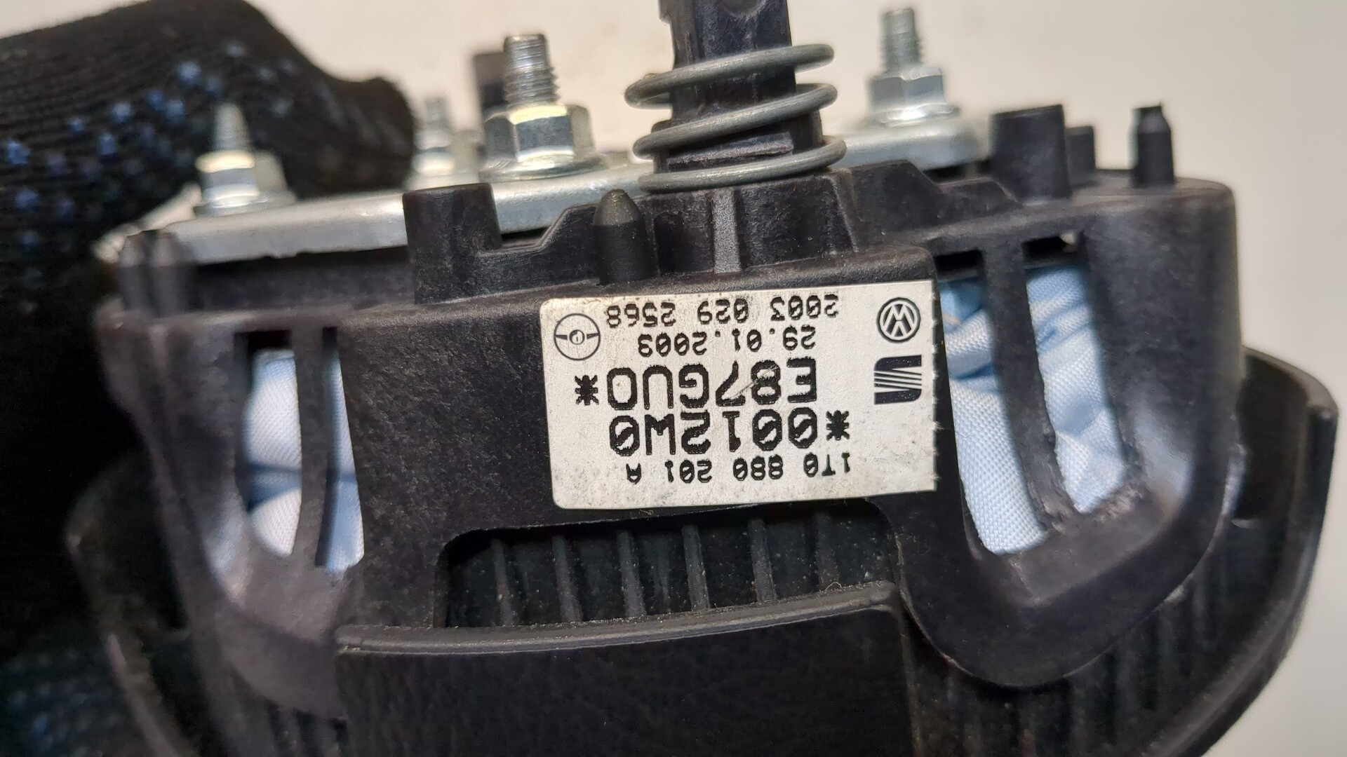 Подушка безопасности в рулевое колесо