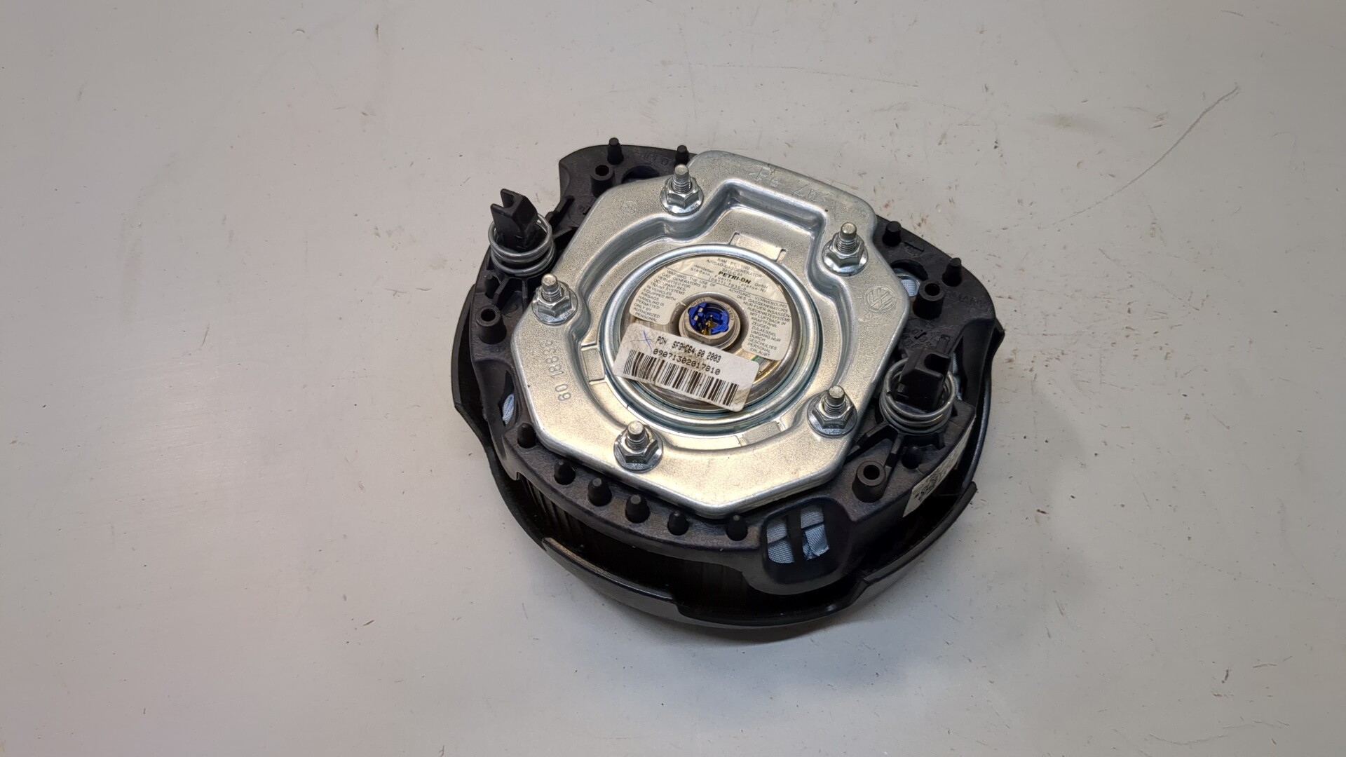 Подушка безопасности в рулевое колесо