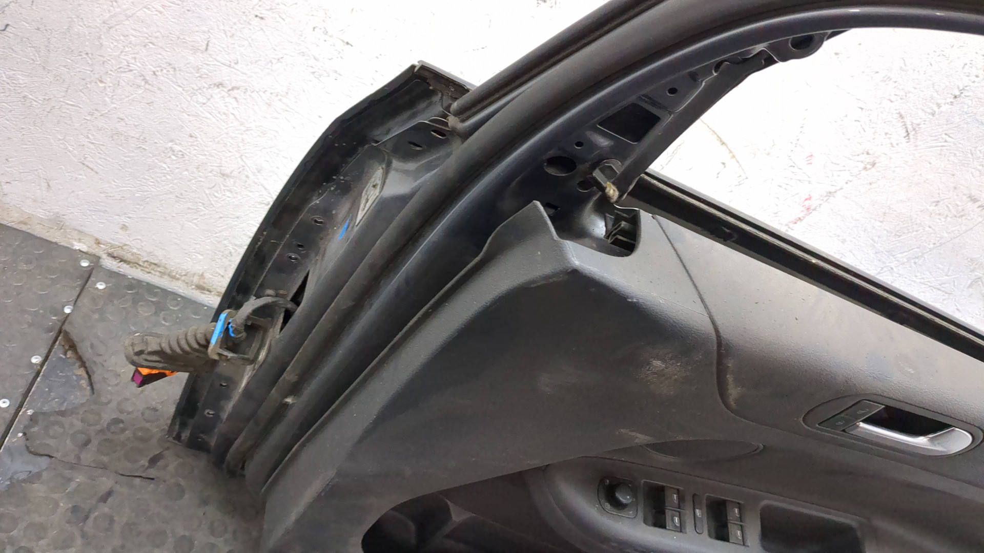 Дверь передняя правая