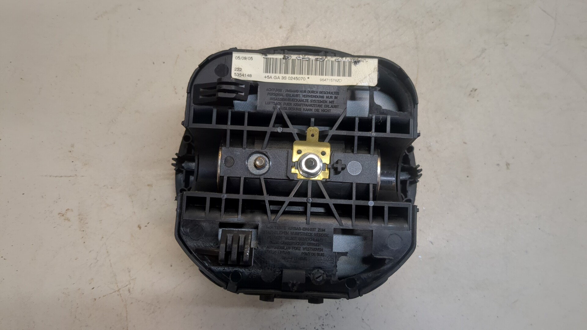 Подушка безопасности в рулевое колесо