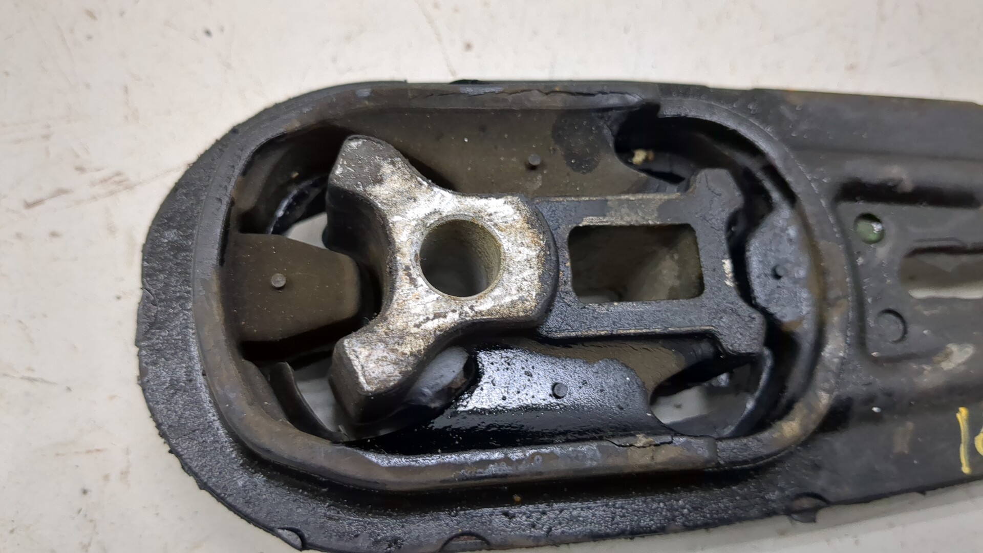 Опора двигателя