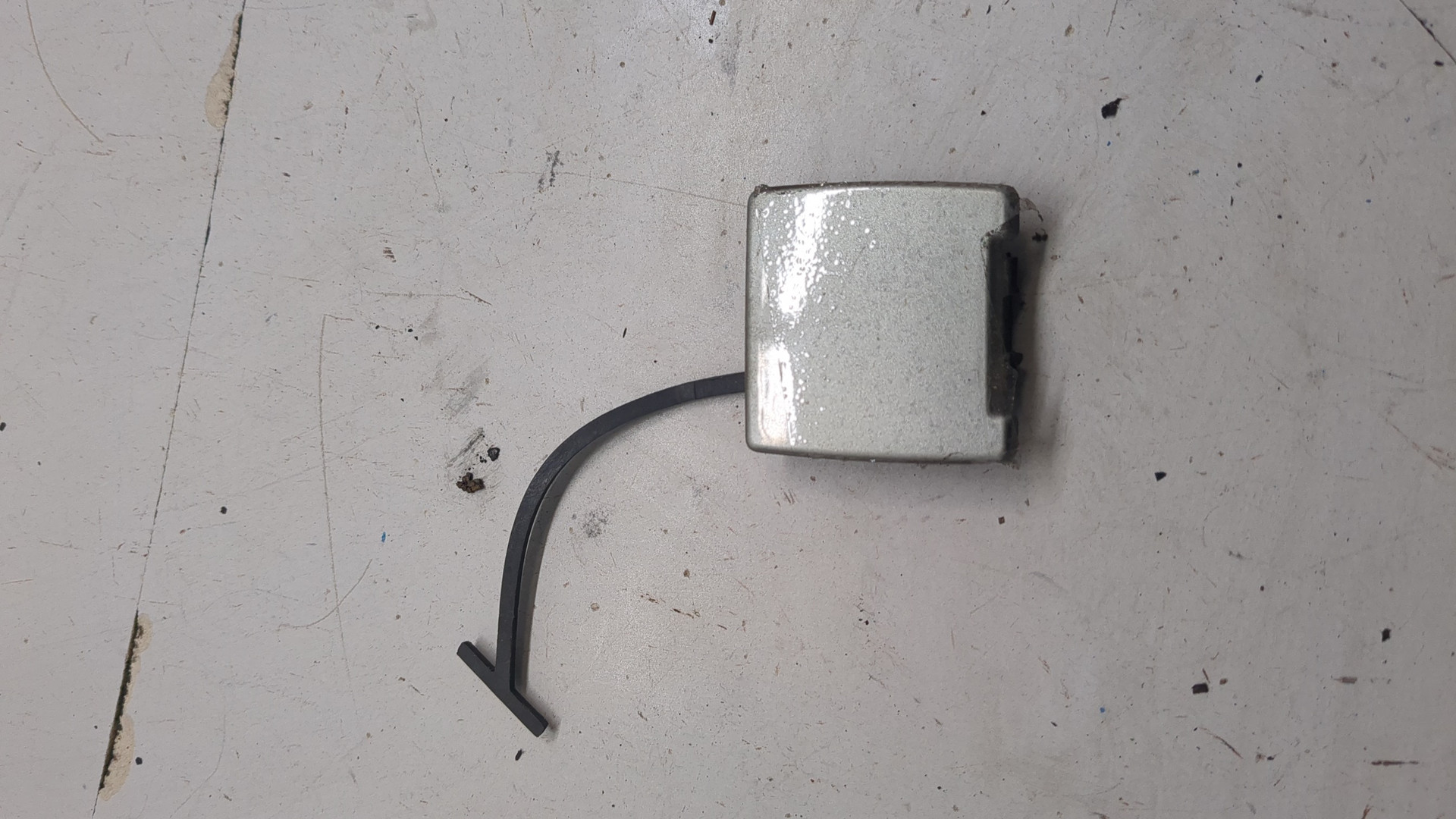 Заглушка буксировочного крюка