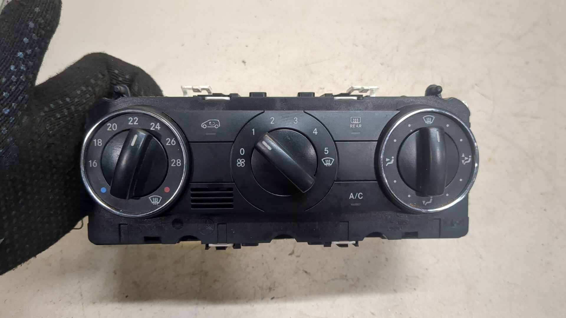 Переключатель отопителя