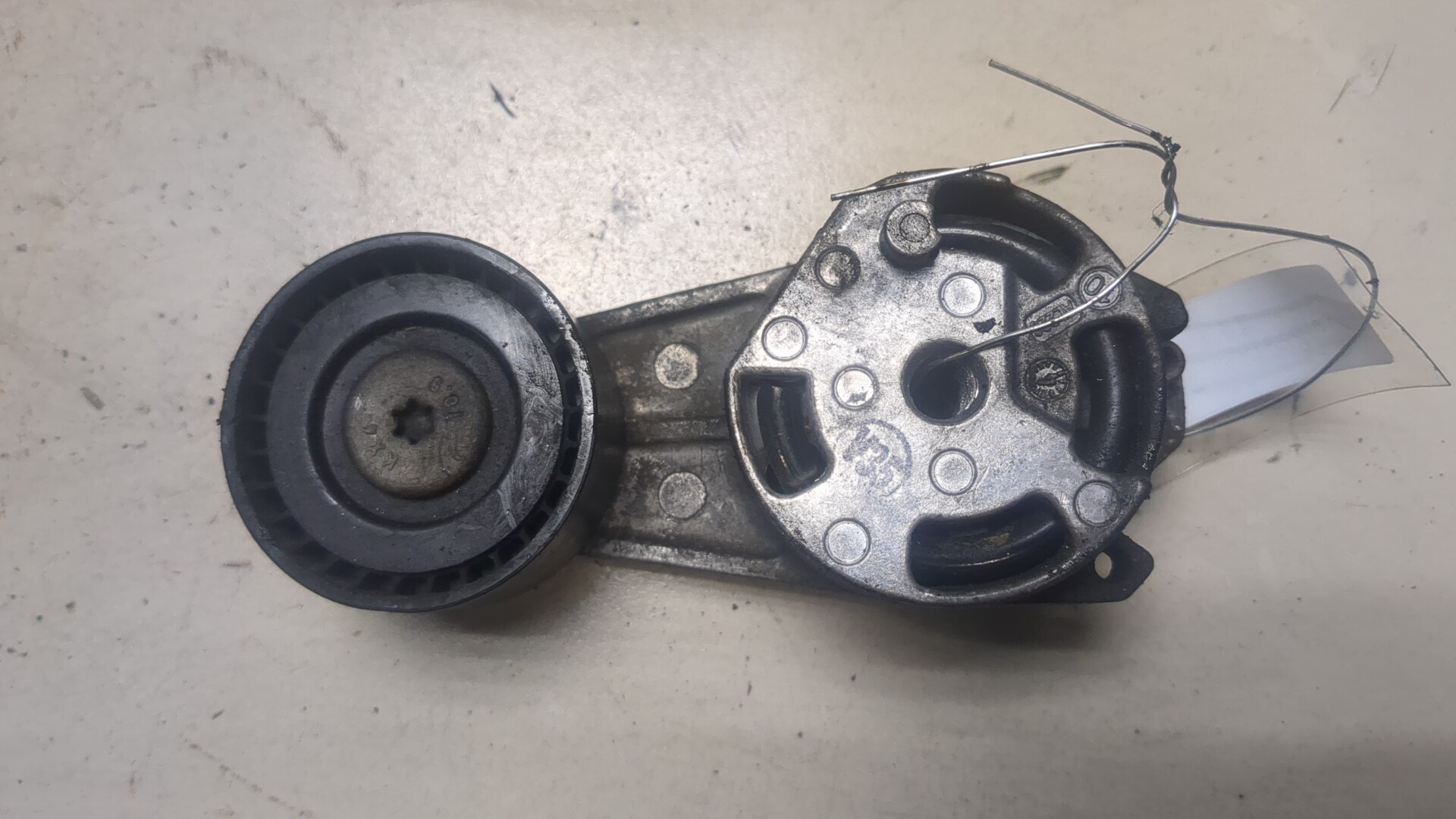 Натяжитель ремня