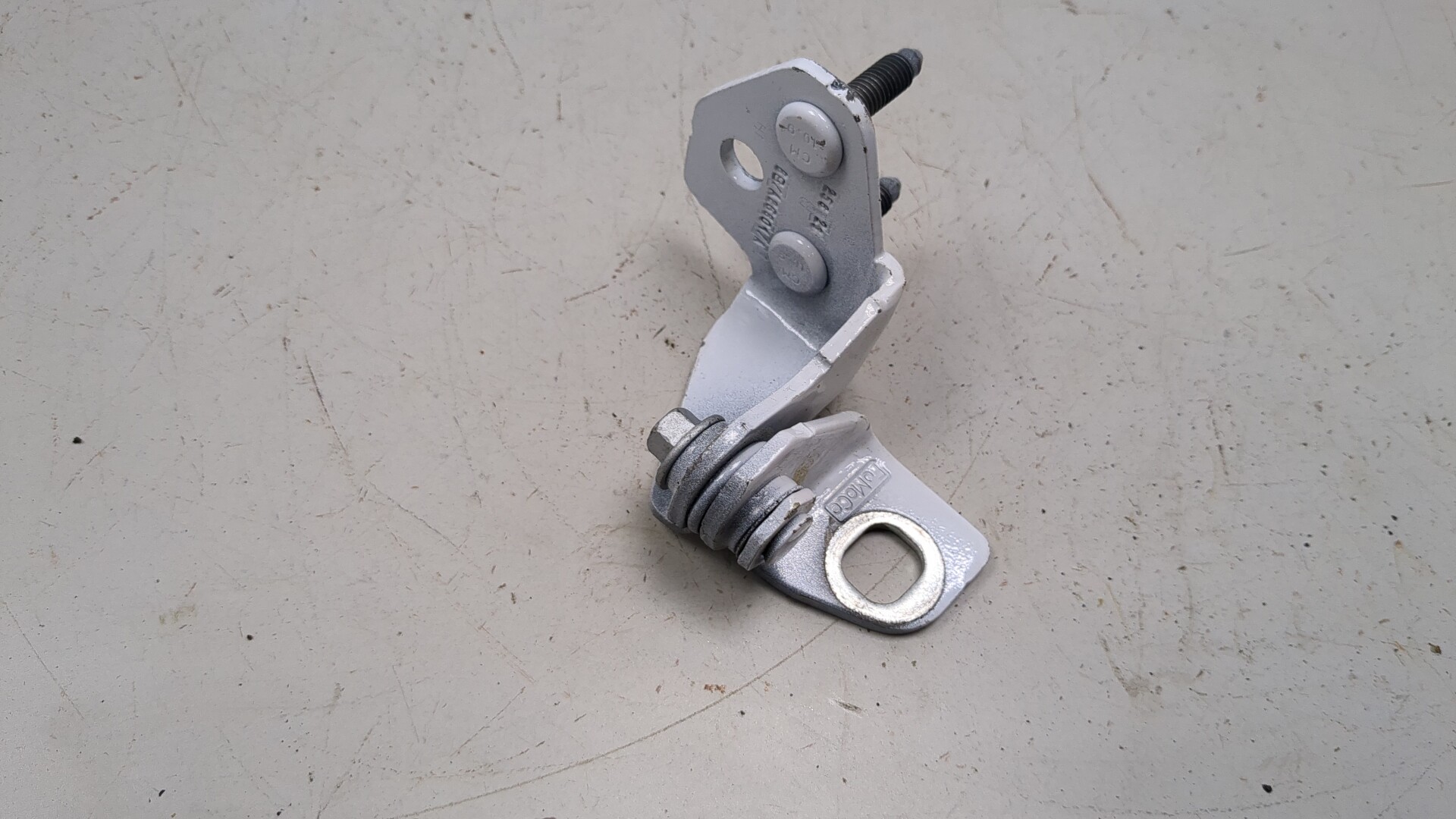 Петля двери