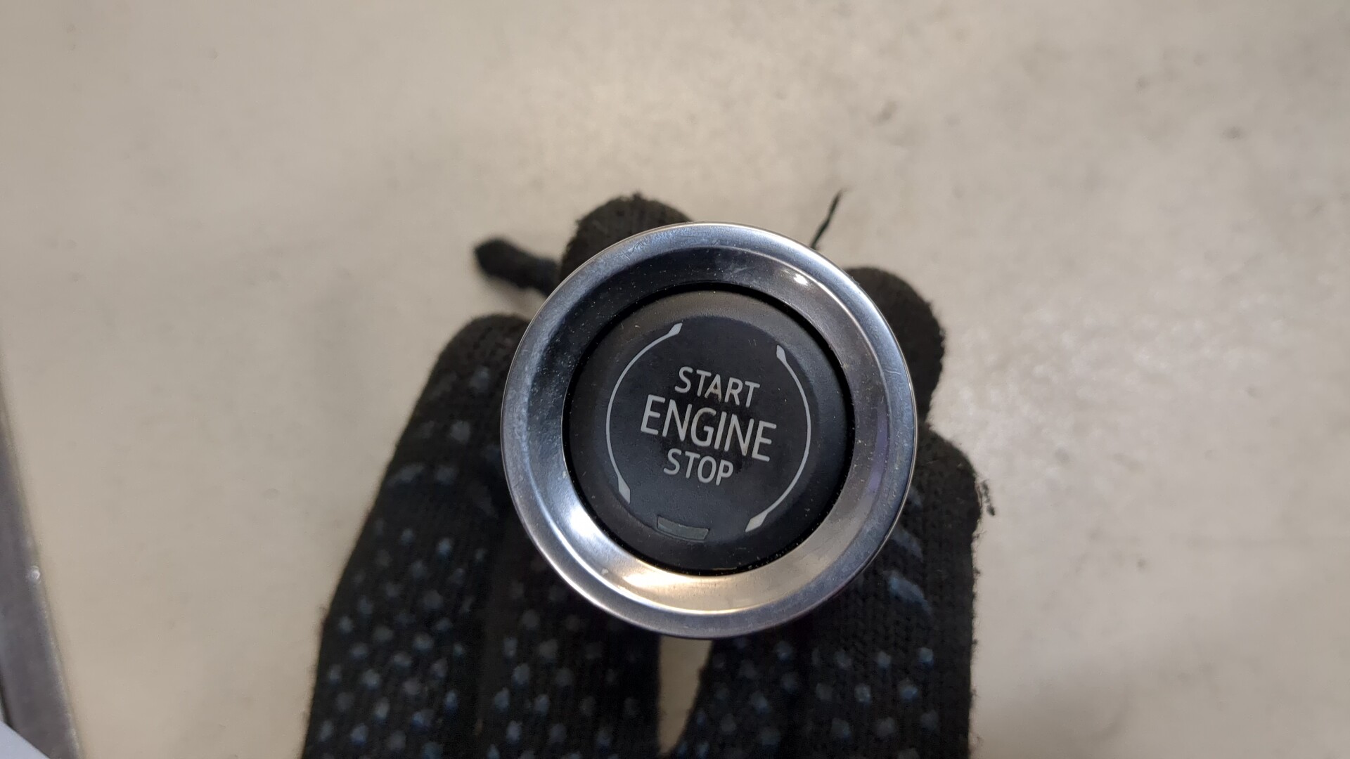 Кнопка запуска двигателя