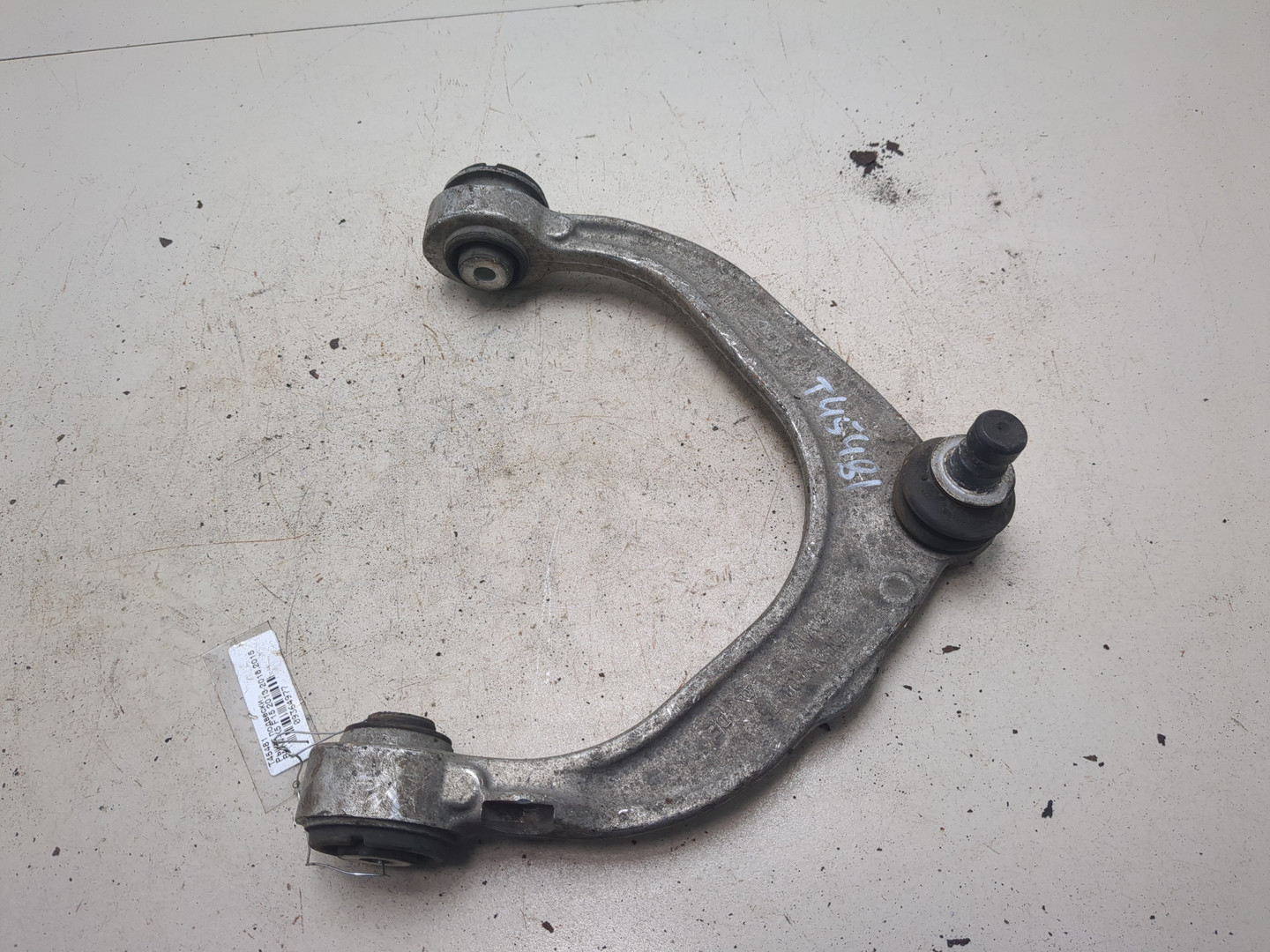 Рычаг передний правый