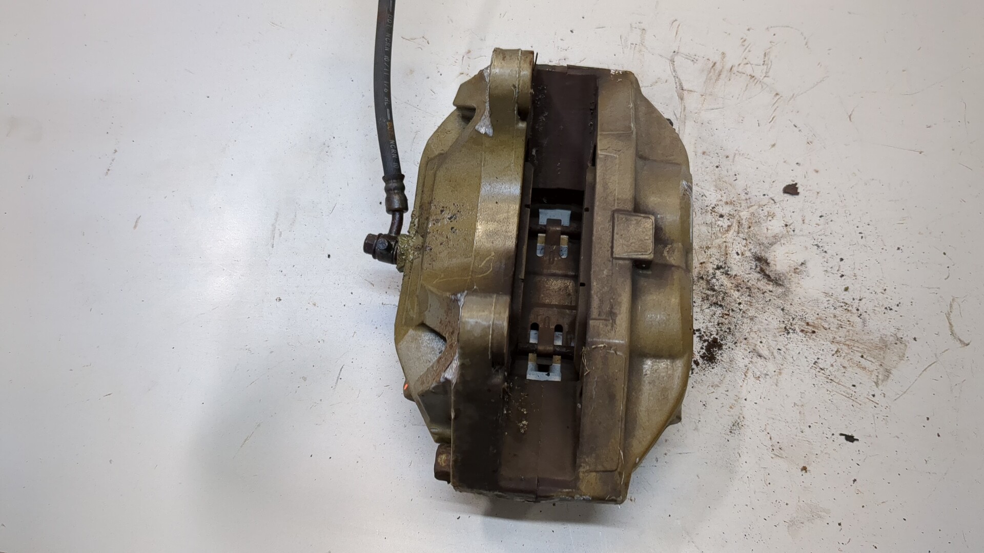 Суппорт передний правый