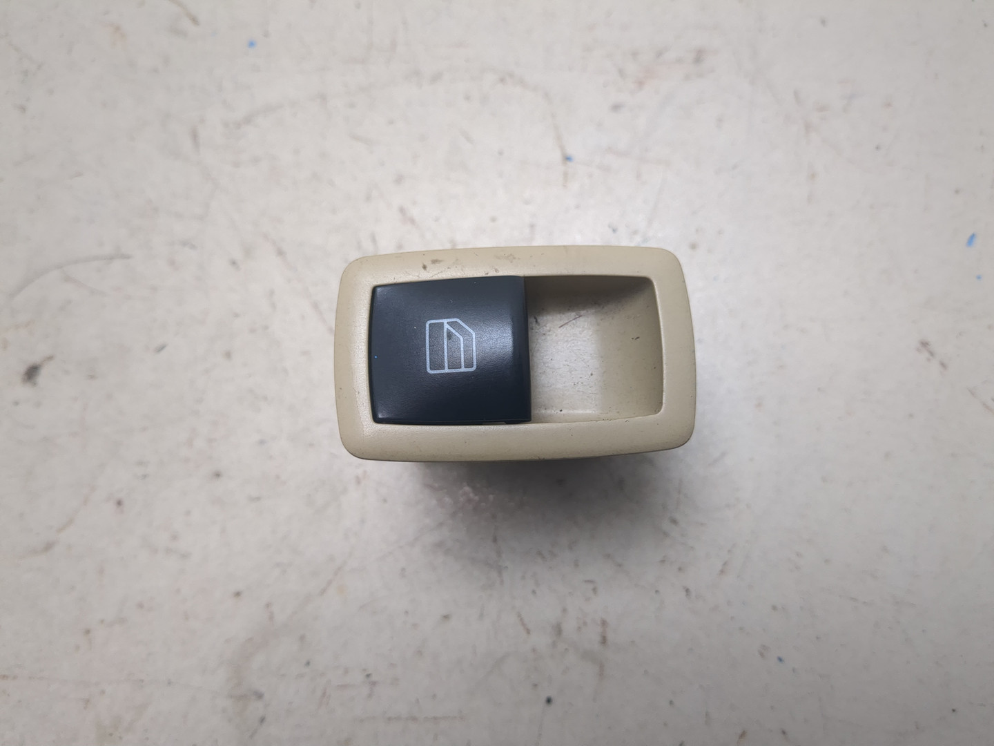 Кнопка стеклоподъемника