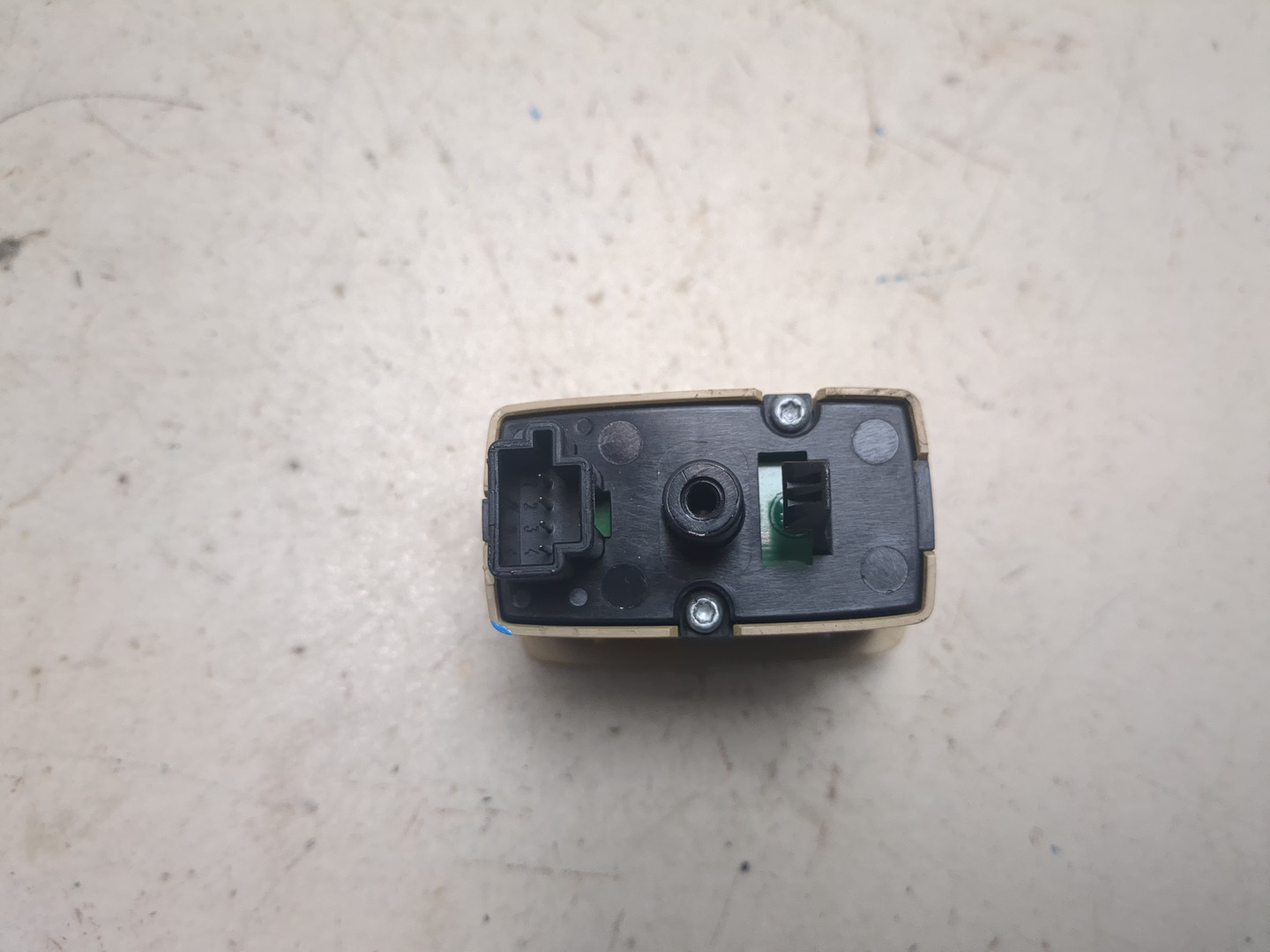 Кнопка стеклоподъемника