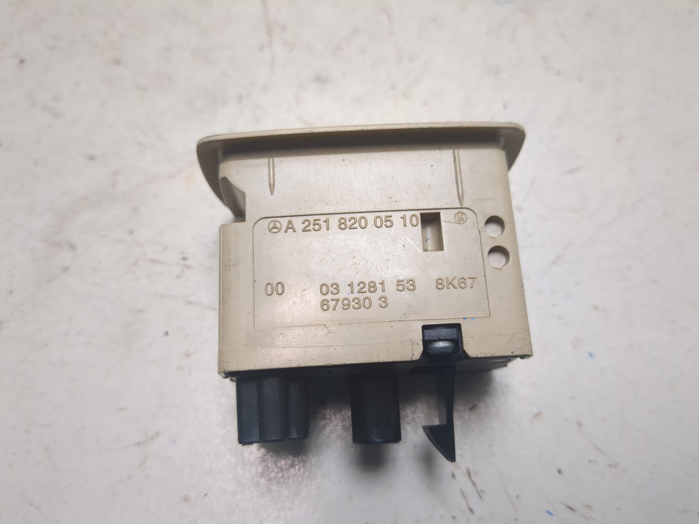 Кнопка стеклоподъемника