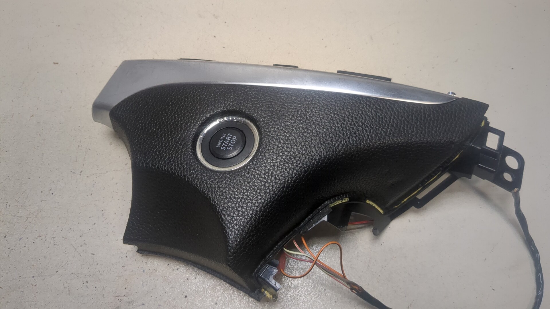 Кнопка запуска двигателя