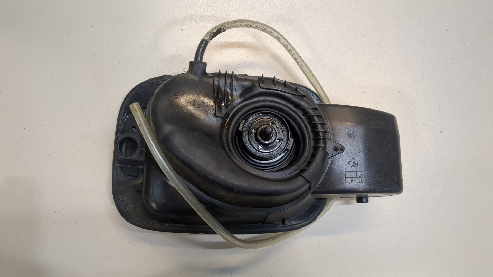 Лючок бензобака