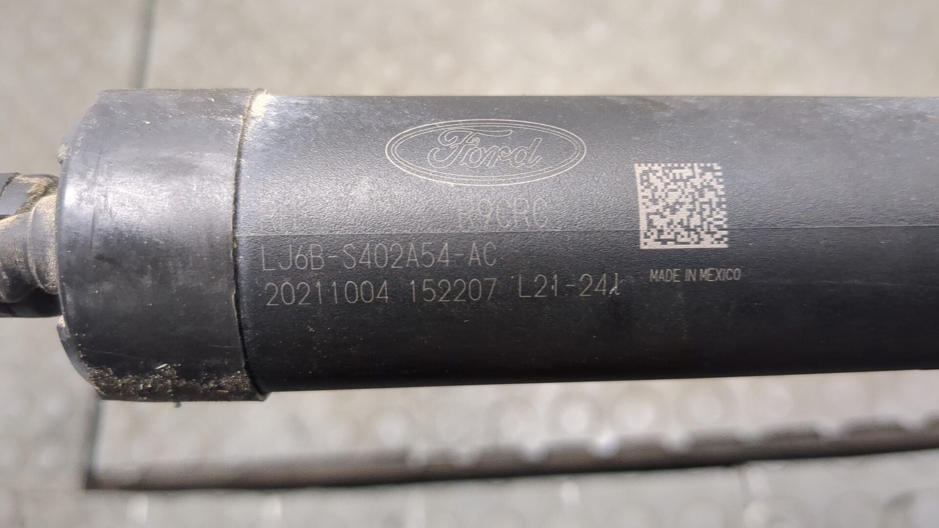 Амортизатор крышки багажника