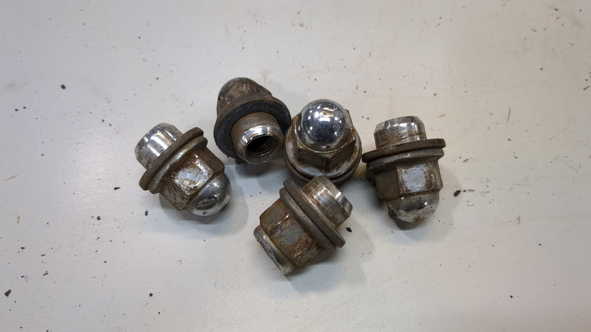 Гайка колеса