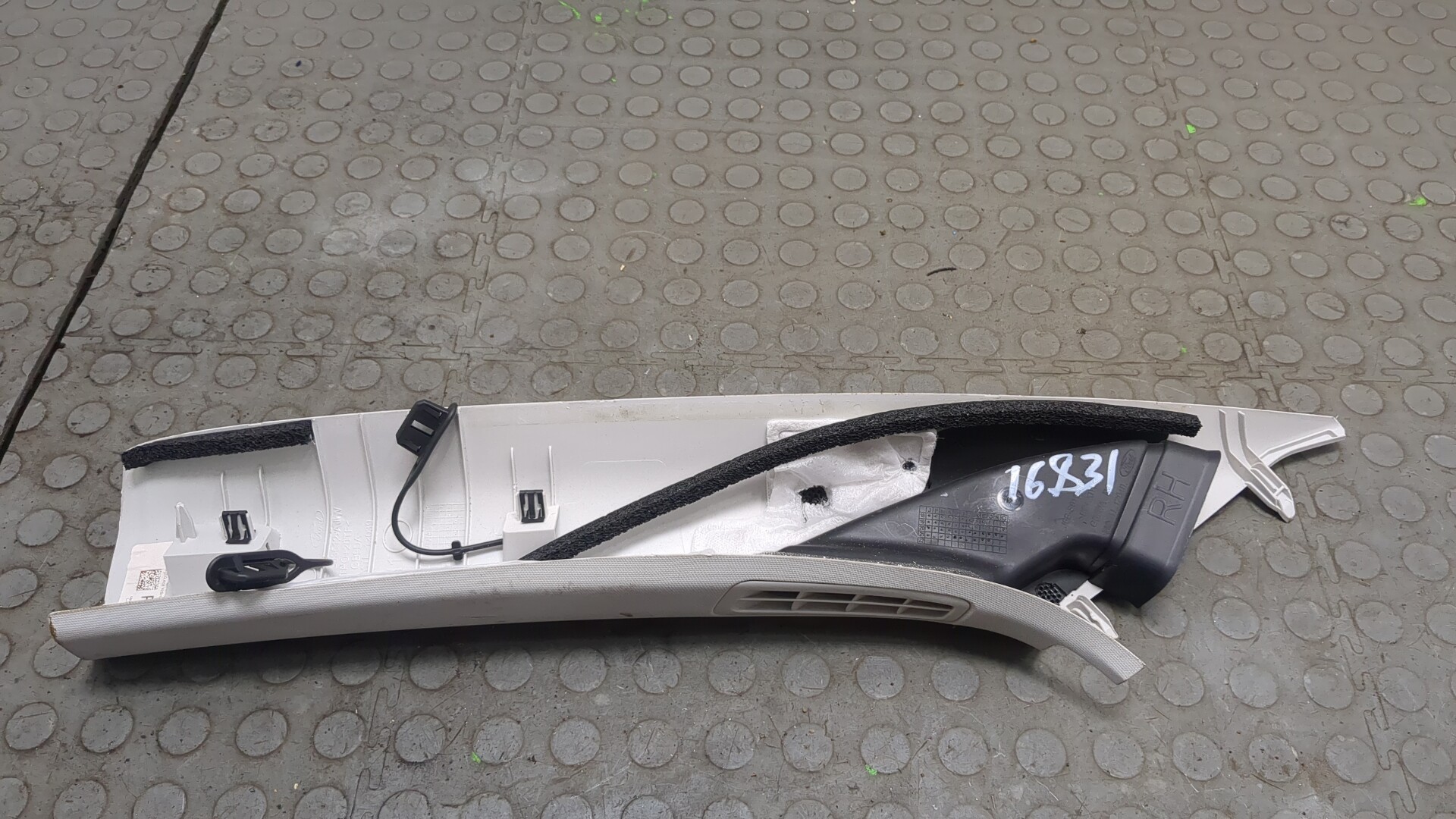 Обшивка стойки