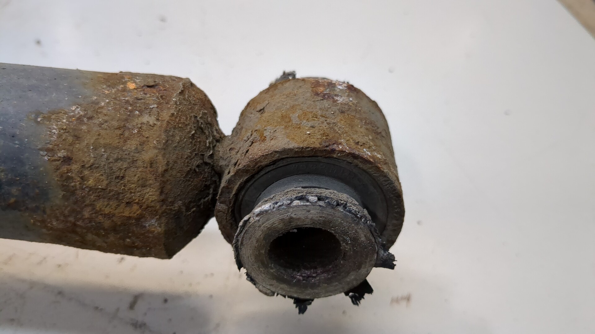 Амортизатор передний