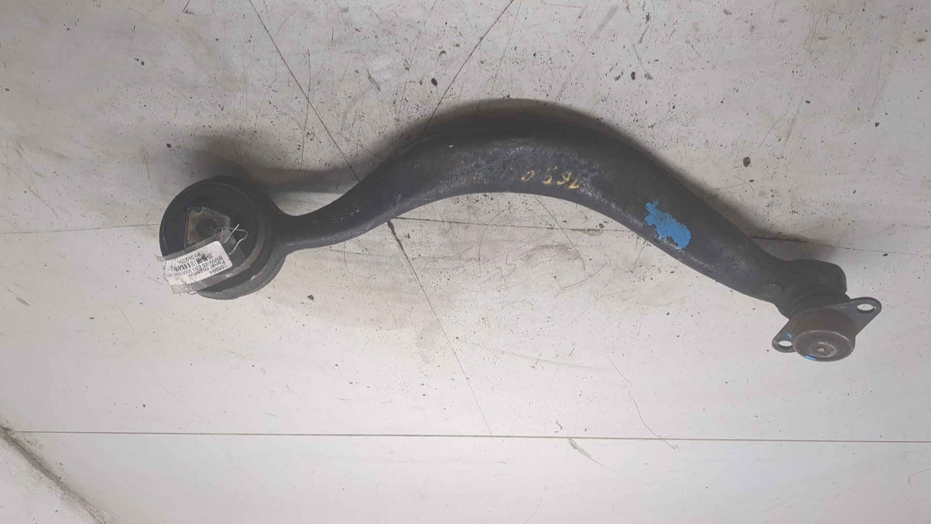 Рычаг передний левый