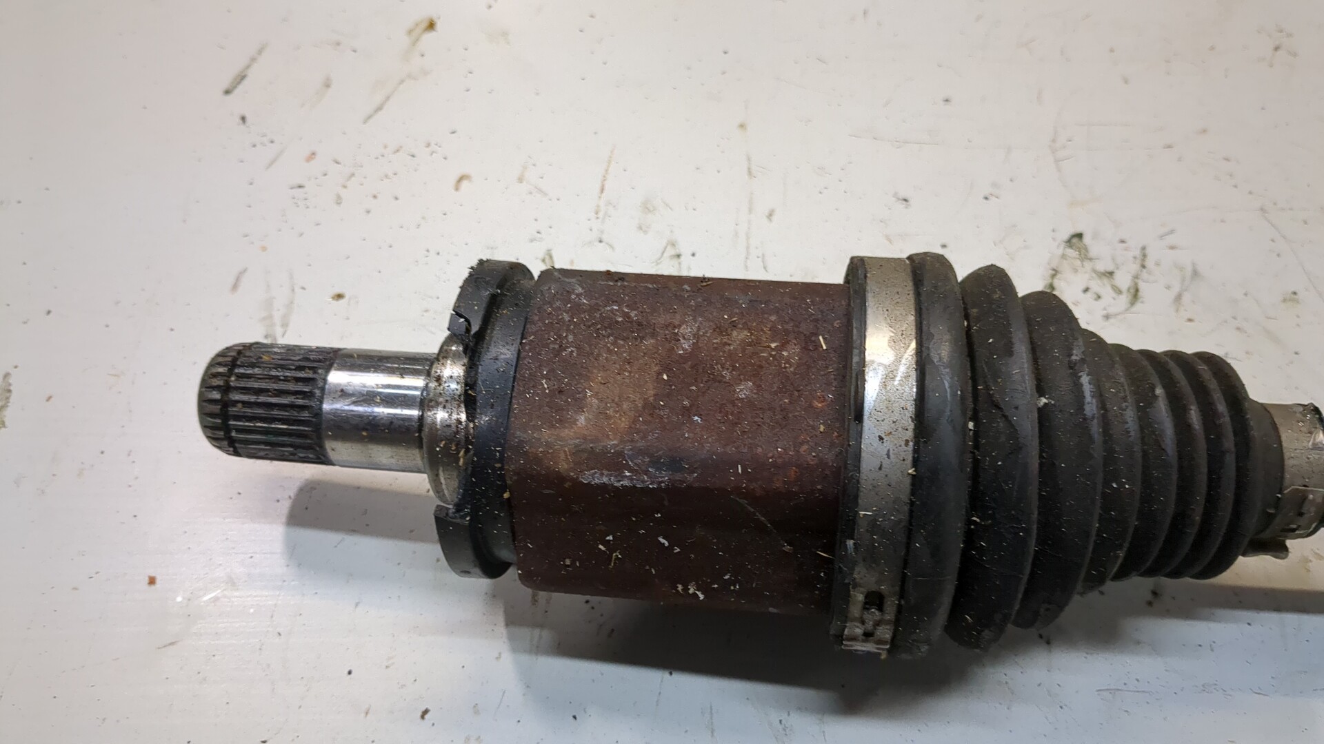 Полуось передняя левая