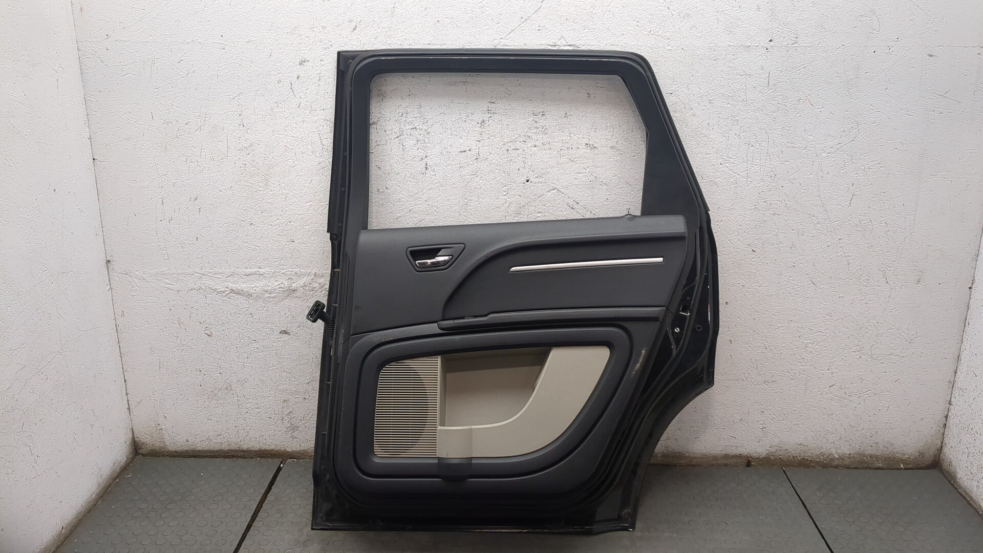Дверь задняя правая