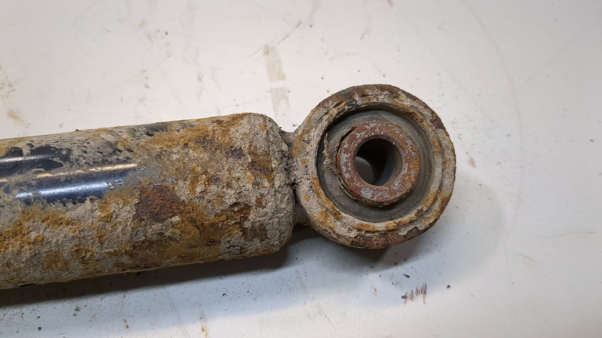 Амортизатор задний (стойка)