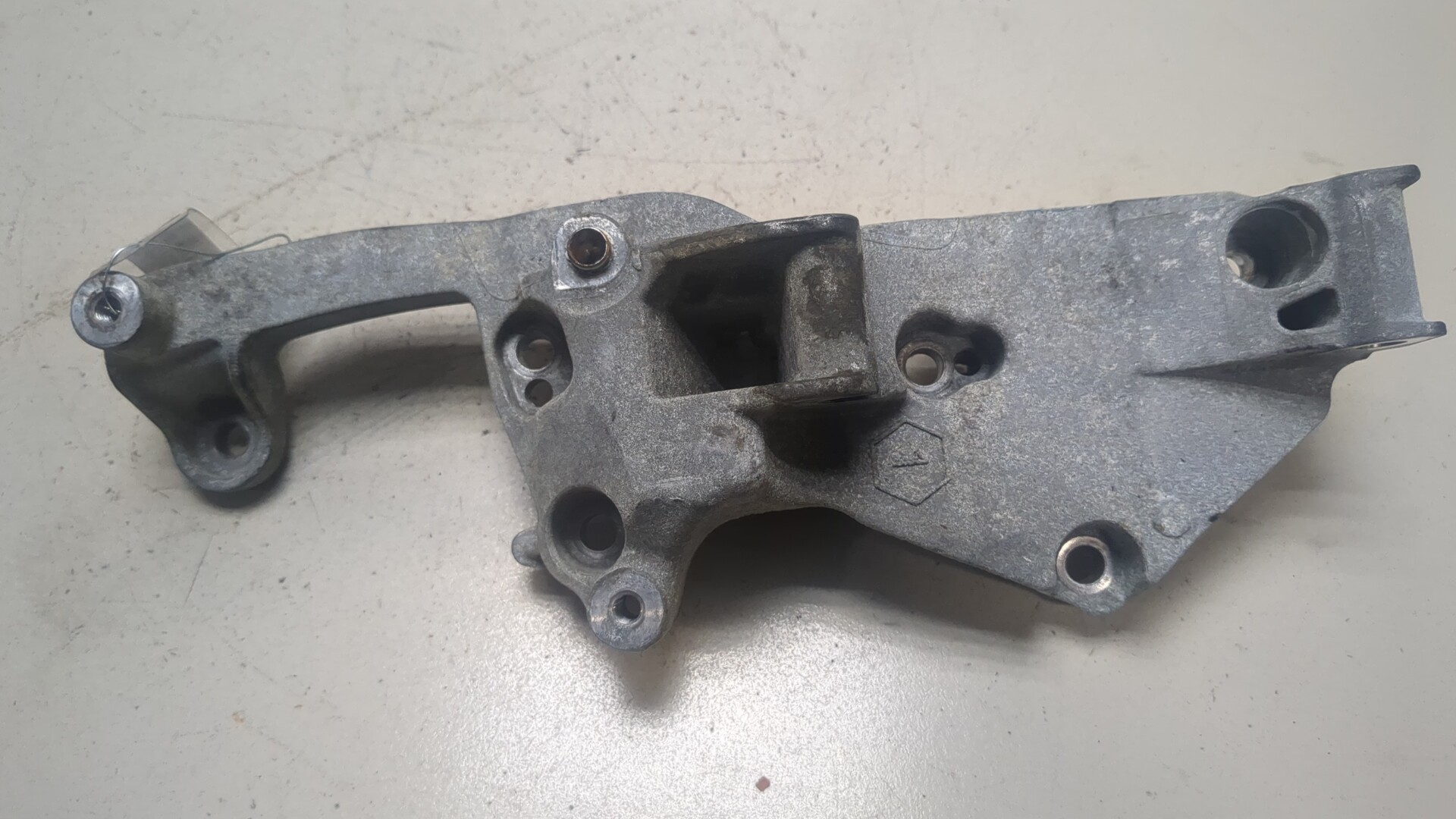 Кронштейн генератора