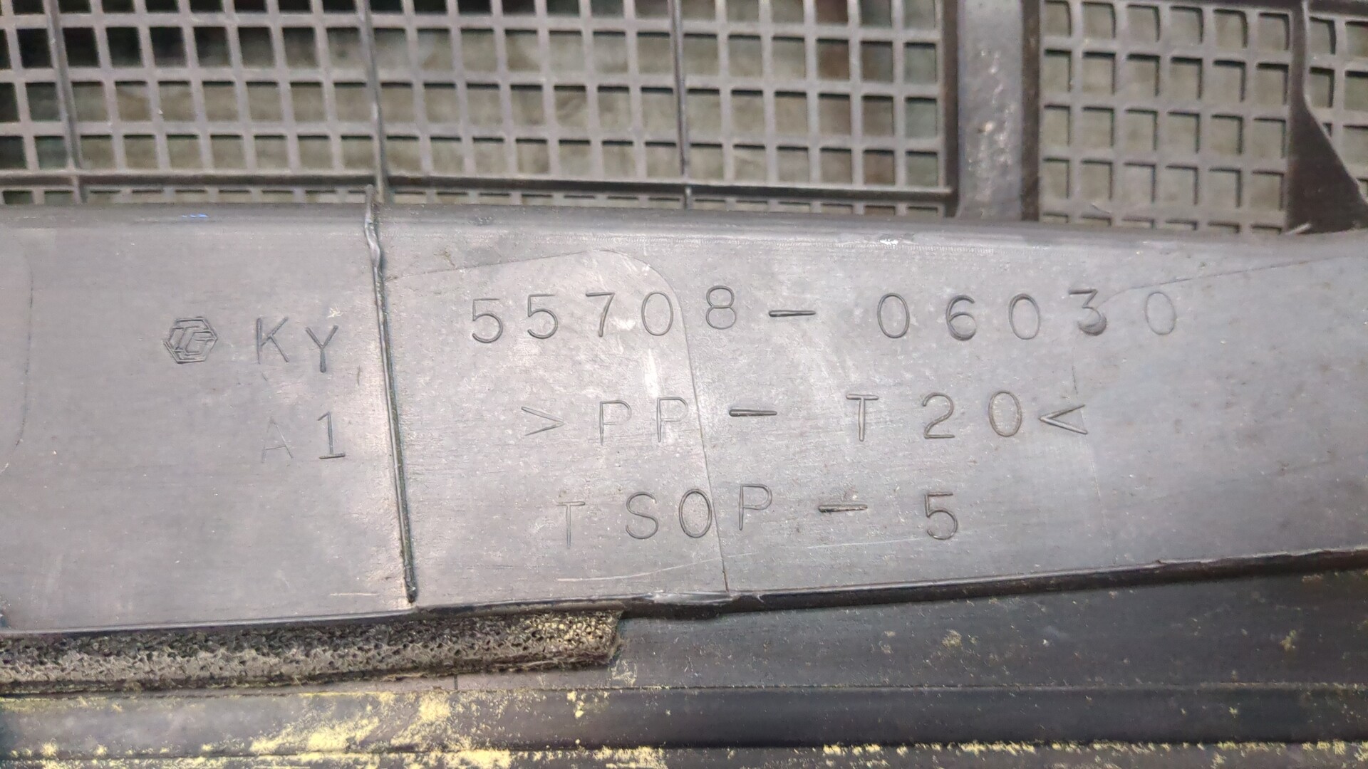 Решетка стеклоочистителей (Жабо)